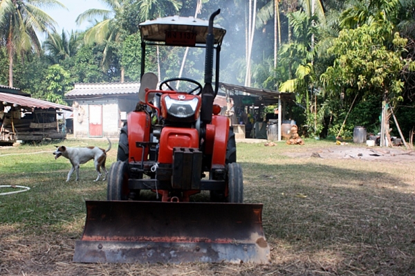 ขายรถไถ KRT140 Plus  พร้อมดันหน้า  แถม..ผาน 3 และล้อเหล็ก สนใจติดต่อ 091-6578959 คุณบุญ