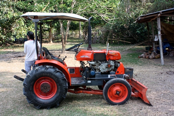 ขายรถไถ KRT140 Plus  พร้อมดันหน้า  แถม..ผาน 3 และล้อเหล็ก สนใจติดต่อ 091-6578959 คุณบุญ