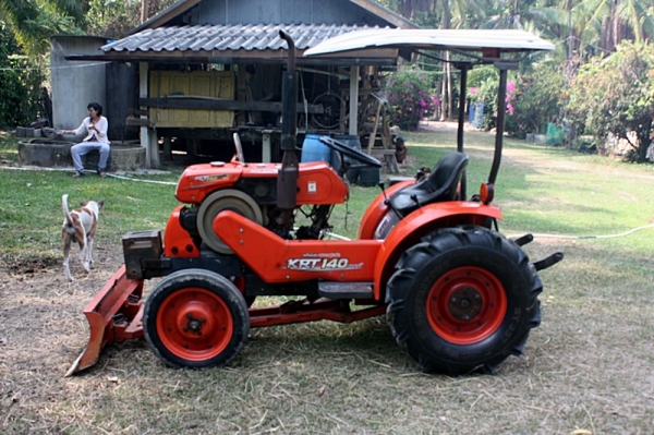ขายรถไถ KRT140 Plus  พร้อมดันหน้า  แถม..ผาน 3 และล้อเหล็ก สนใจติดต่อ 091-6578959 คุณบุญ