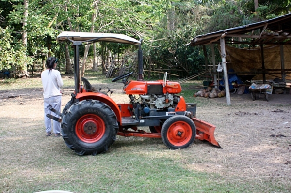 ขายรถไถ KRT140 Plus  พร้อมดันหน้า  แถม..ผาน 3 และล้อเหล็ก สนใจติดต่อ 091-6578959 คุณบุญ