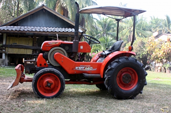 ขายรถไถ KRT140 Plus  พร้อมดันหน้า  แถม..ผาน 3 และล้อเหล็ก สนใจติดต่อ 091-6578959 คุณบุญ