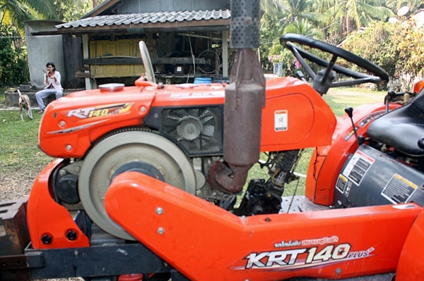 ขายรถไถ KRT140 Plus  พร้อมดันหน้า  แถม..ผาน 3 และล้อเหล็ก สนใจติดต่อ 091-6578959 คุณบุญ