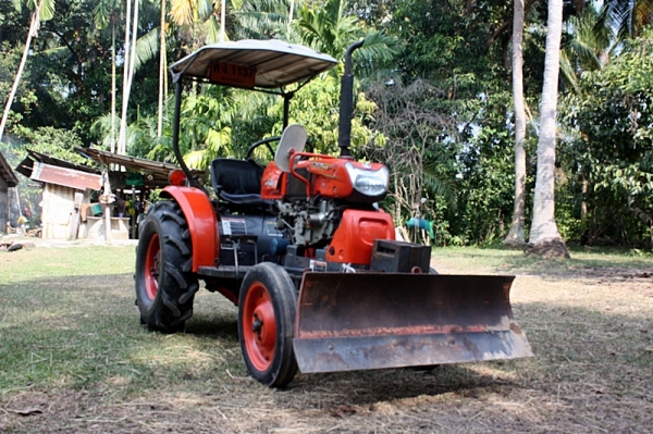 ขายรถไถ KRT140 Plus  พร้อมดันหน้า  แถม..ผาน 3 และล้อเหล็ก สนใจติดต่อ 091-6578959 คุณบุญ