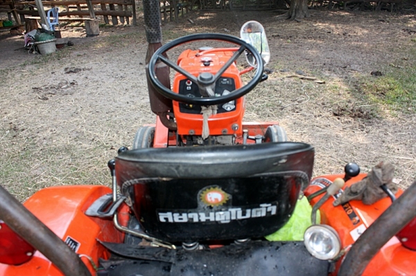 ขายรถไถ KRT140 Plus  พร้อมดันหน้า  แถม..ผาน 3 และล้อเหล็ก สนใจติดต่อ 091-6578959 คุณบุญ