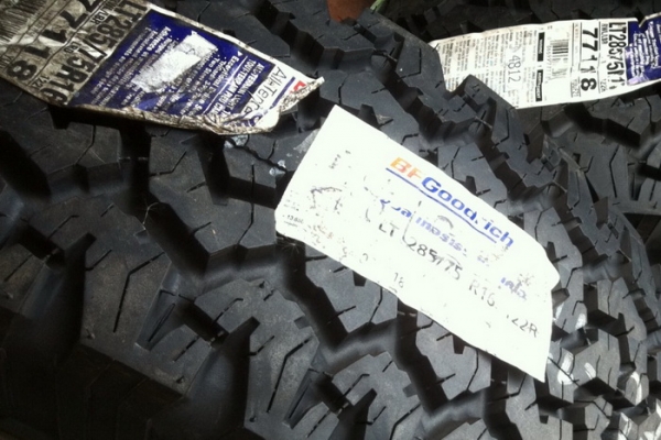 ขายยาง BF Goodrich All-terrain ขนาด 285 75 r16 ปี12 ขายยาง BF Goodrich All-terrain ขนาด 285 75 r16 ปี12