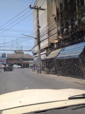 บ้านพักอาศัยชั้นเดียว ติดถนนหน้ากว้าง กว่า บ้านจัดสรร