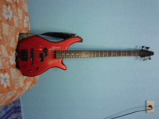 ขายกีตาร์เบสVessonถูกๆเสียงดี ทรงสวย081-7915677(ลดด่วนๆ2500