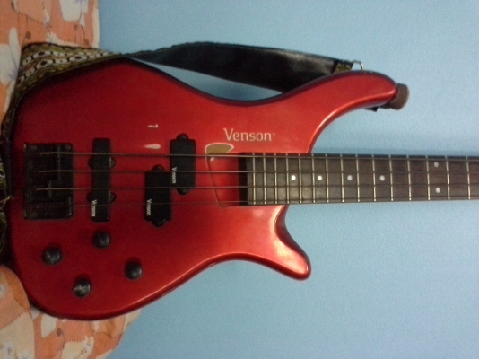 ขายกีตาร์เบสVessonถูกๆเสียงดี ทรงสวย081-7915677(ลดด่วนๆ2500