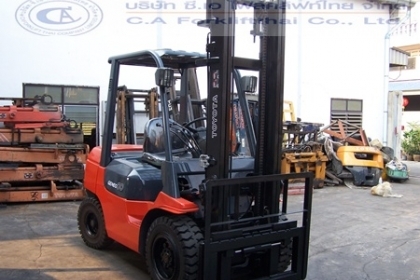 ขาย รถ โฟล์คลิฟท์ TOYOTA รุ่น 7-FD30