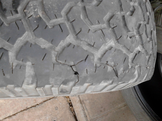 31X10.50R15 BF Goodrich AlLL Terrain T/A  MADE IN USA. มีชุด 4 เส้น ติดต่อ .TEL.081-427-3941