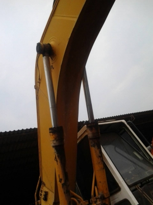 ขายรถตักดิน KOMATSU แน่นๆ ทั้งคัน พร้อมใช้งาน