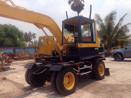 ขายรถแมคโครล้อยาง PW60-3สภาพพร้อมใชั สนใจติดต่อ บอย 085-156-2314