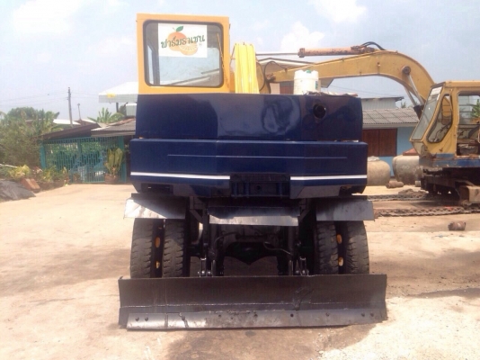 ขายรถแมคโครล้อยาง PW60-3สภาพพร้อมใชั สนใจติดต่อ บอย 085-156-2314