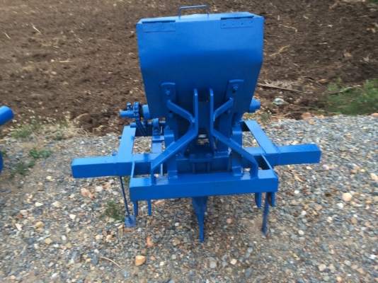 ขายเครื่องหยอดข้าวโพดแบบหัวเดียวสภาพพร้อมใช้งาน