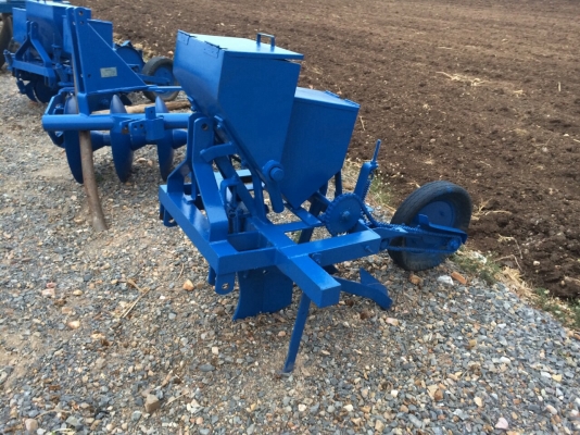 ขายเครื่องหยอดข้าวโพดแบบหัวเดียวสภาพพร้อมใช้งาน