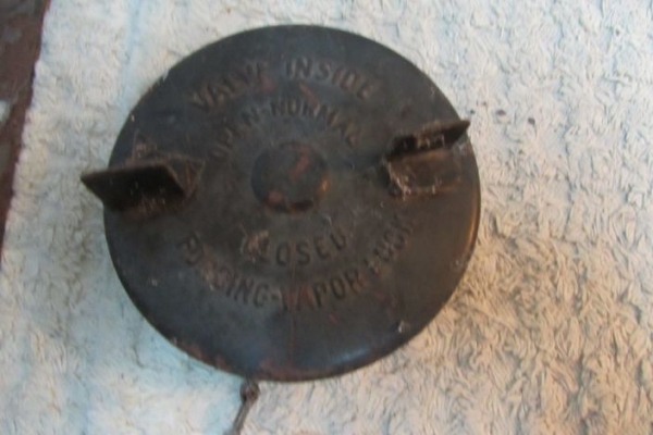 ฝาถังน้ำมันของแท้จาก JEEP CJ 5 ของ USA แท้ ราคา 2000 บาท สนใจคุยต่อรอง ติดต่อคุณสุวัฒน์ 0837310899