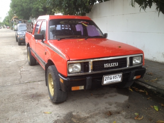 ISUZU KB2500 4drพร้อมคอกกระบะท้าย เครื่องมังกรทองเกียร์AUTO อยากแลกVW เต่าซักคัน ISUZU KB2500 4drพร้อมคอกกระบะท้าย เครื่องมังกรทองเกียร์AUTO อยากแลกVW เต่าซักคัน
