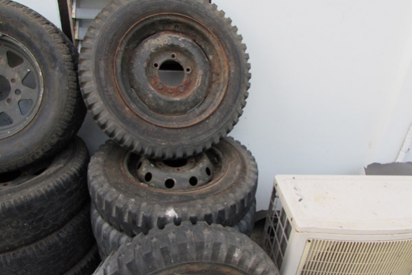 ล้อรถ Jeep มีหลายล้อพร้อมยางพอใช้ได้ ล้อละ 1800 บาท สนใจคุยต่อรอง ติดต่อคุณสุวัฒน์ 0837310899