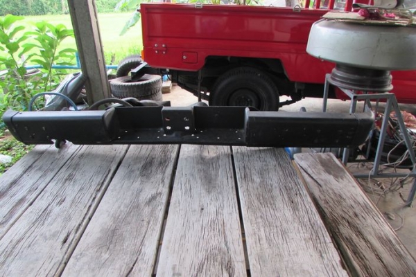 กันชนท้าย Nisssan Patrol หรือ Safari รหัสY.160 สภาพ 80\% ไม่บุบ ไม่มีรอยบอบช้ำ ติดกับรถตรวจการ ขายราคา 3500 บาท สนใจคุยต่อรอง ติดต่อคุณสุวัฒน์ 0837310899