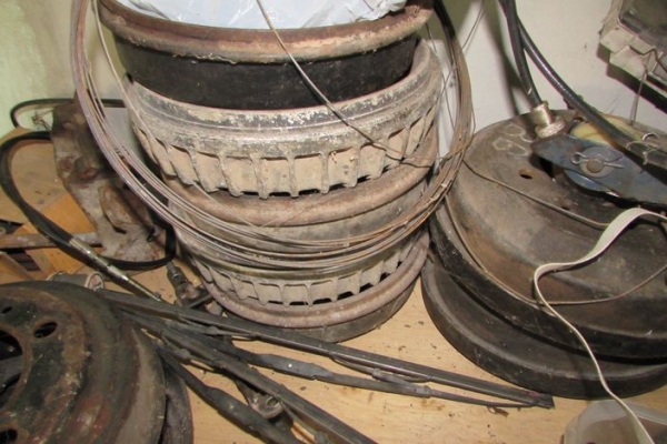 จานเบรคพร้อมจานขาเบรคหลังของรถ Jeep ดัดแปลงใส่ล้อหน้าได้ขายชุดละ 2500 บาท สนใจคุยต่อรอง ติดต่อคุณสุวัฒน์ 0837310899