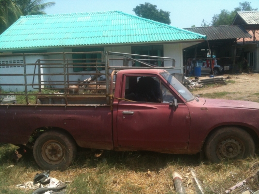 ช้างเหยียบ datsun 620 หน้าแว่น สี่ขอ เกียร์คอ ไฟตั้ง ไม่มีฝาท้าย 25,000 ช้างเหยียบ datsun 620 หน้าแว่น สี่ขอ เกียร์คอ ไฟตั้ง ไม่มีฝาท้าย 25,000