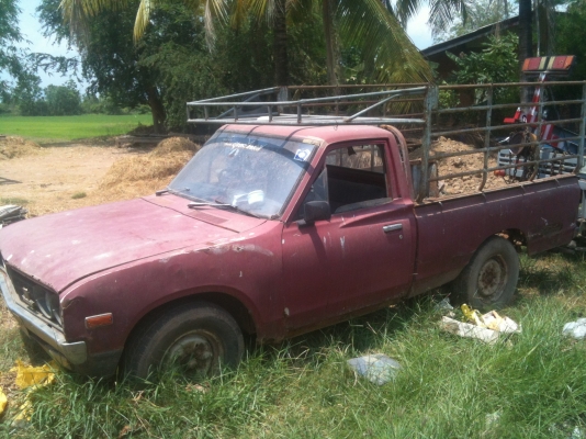 ช้างเหยียบ datsun 620 หน้าแว่น สี่ขอ เกียร์คอ ไฟตั้ง ไม่มีฝาท้าย 25,000 ช้างเหยียบ datsun 620 หน้าแว่น สี่ขอ เกียร์คอ ไฟตั้ง ไม่มีฝาท้าย 25,000