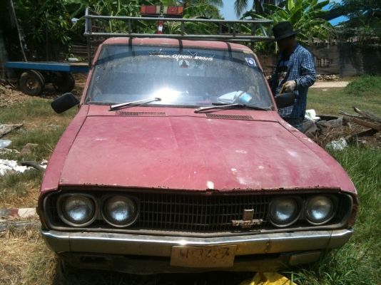 ช้างเหยียบ datsun 620 หน้าแว่น สี่ขอ เกียร์คอ ไฟตั้ง ไม่มีฝาท้าย 25,000