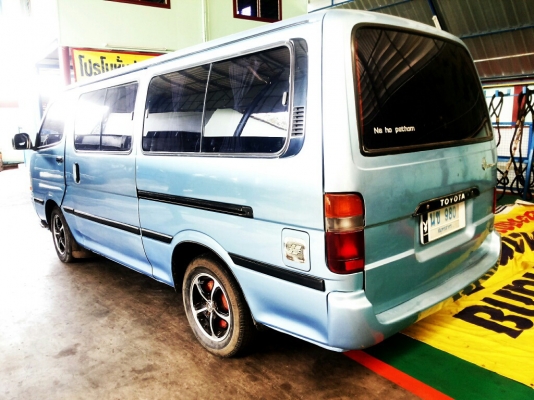 ขายรถตู้ Commuter ตัวเก่า เครื่อง 2L 2500cc + DVD พร้อมจอ 9&quot;  180,000 ต่อรองได้ T.089-4790588 K.อี๊ด