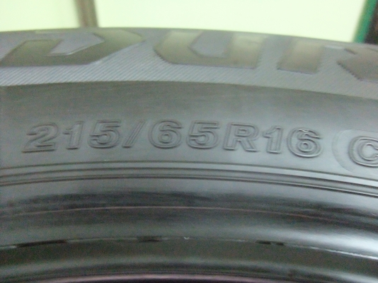 ยาง bridgestone 215/65/16 ปี12 สภาพสวยๆ ดอกหนามาก