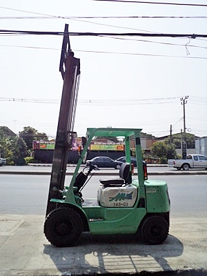 ขายรถยกมิตซูบิชิ 2.5 ตัน (รุ่นใหม่) เครื่องเบนซิน  กระบอกคู่   เสาสูง 3 เมตร   พวงมาลัยเพาเว่อร์  สีเดิมจากนอก นำเข้าจากญี่ปุ่น ใช้งานได้ทันที ราคา220000