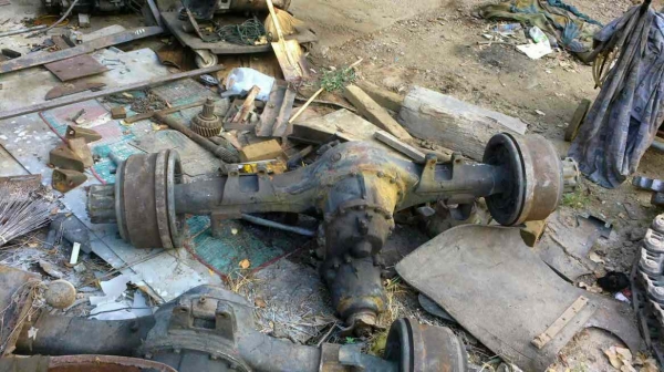 เสื้อเพลามีสี่ชิ้น  ขายตามสภาพ