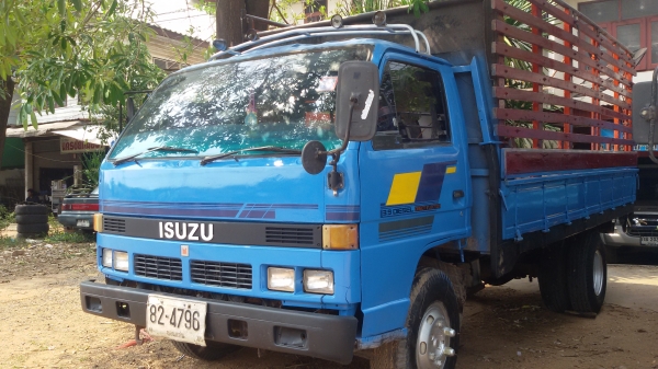 ขาย 6ล้อ isuzu npr 115  ห้างแท้