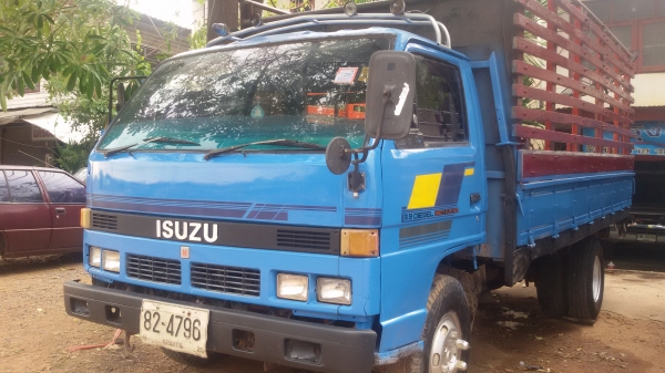 ขาย 6ล้อ isuzu npr 115  ห้างแท้