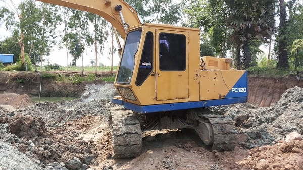 ***ขายแล้วครับขอบคุณ Truck2hand (มีคลิป)ขายแพ็คคู่ แบคโฮ KOMATSU PC120-2 ปั้มเดิม เครื่องISUZU 165 เครื่องแน่นแห้งดีแรง ไม่เยิ้ม ปั้มดีแน่น บูมอาร์มรุ่น3สวยไม่ปะไม่ดาม ช่วงล่างใหญ่ดี เอวใหญ่แน่นดีไม่แตก บูท โรลเลอร์ ใบแทรก สภาพดี โซ่หนาดี ระบบไฟทำใหม่ บอด