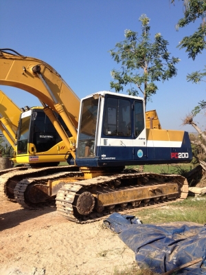 ขายด่วน Komatsu pc200-5 คอนโทรลสั้น สภาพเก่านอก ทำสีใหม่