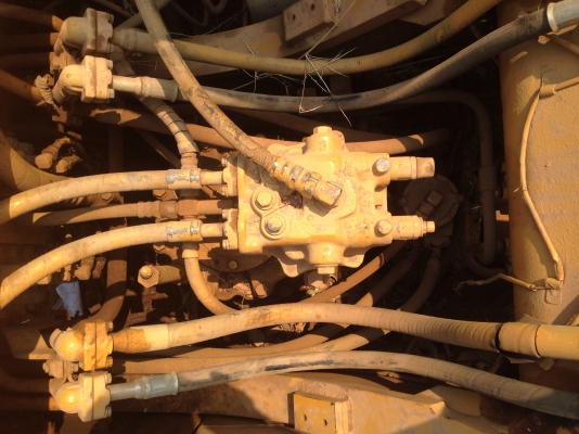 ขายด่วน Komatsu pc200-5 คอนโทรลสั้น สภาพเก่านอก ทำสีใหม่