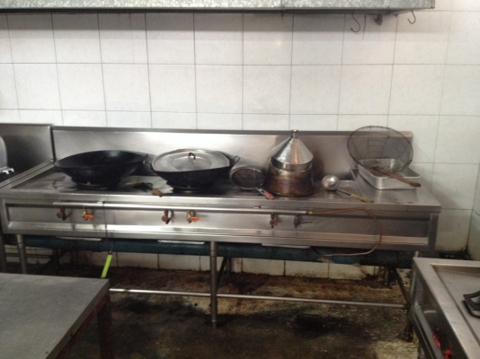 ขายเหมาชุดครัวเตาสแตนเลสตู้แช่ของและอุปกรณ์ถ้วยชามราคาลองเสนอมาครับ