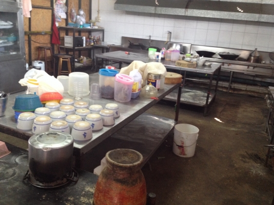 ขายเหมาชุดครัวเตาสแตนเลสตู้แช่ของและอุปกรณ์ถ้วยชามราคาลองเสนอมาครับ