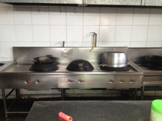 ขายเหมาชุดครัวเตาสแตนเลสตู้แช่ของและอุปกรณ์ถ้วยชามราคาลองเสนอมาครับ