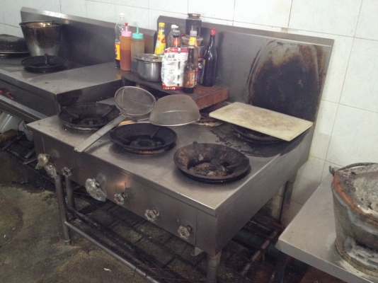 ขายเหมาชุดครัวเตาสแตนเลสตู้แช่ของและอุปกรณ์ถ้วยชามราคาลองเสนอมาครับ