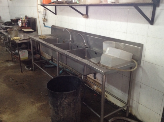 ขายเหมาชุดครัวเตาสแตนเลสตู้แช่ของและอุปกรณ์ถ้วยชามราคาลองเสนอมาครับ
