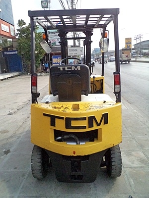 ขายรถยกTCM 1 ตัน รุ่น16  เครื่องเบนซิน  กระบอกคู่ เสาสูง 3 เมตร ยางตัน พวงมาลัยเพาเว่อร์  สีเดิมจากนอก นำเข้าจากญี่ปุ่น ใช้งานได้ทันที ราคา 130000