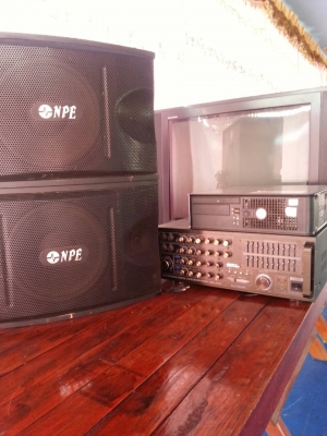 ขายชุดเครื่องเล่นคาราโอเกะพร้อมลำโพงครับมี4ชุดราคาชุดล่ะ6500สนใจ0853647170