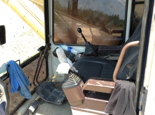 Komatsu pc200 รุ่น5 คอนโทรลสั้น พร้อมใช้เอวดีบูมดี ซื้อไปใช้งานได้เลย