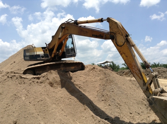 Komatsu pc200 รุ่น5 คอนโทรลสั้น พร้อมใช้เอวดีบูมดี ซื้อไปใช้งานได้เลย