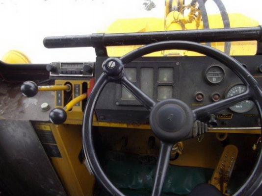 ขายรถตัก    ราคาถูก 089-8531812 เจ้ศรี