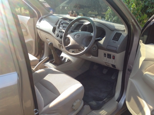 ขายครับ TOYOTA Vigo ตัวท๊อป(รุ่นG) ปี 2005