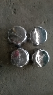 ขายฝาล้อ isuzu เล็บเหยี่ยว 4 อัน1200