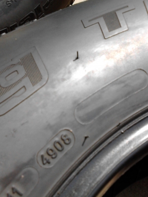 ขอบ 15  BF Goodrich long trail T/A  tour มี 2 เส้น T.081-427-3941