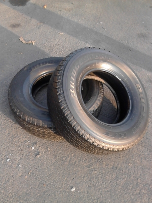 ขอบ 15     255/70R15 BRIDGE STONE DUELER H/T 840   มี  1 คู่  TEL.081-427-3941